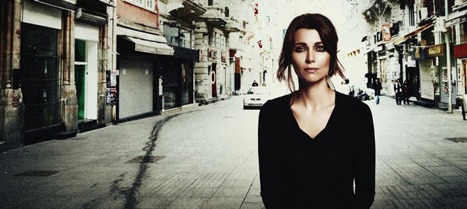 Elif Şafak biseksüel olduğunu açıkladı