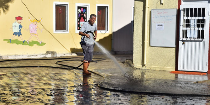 Dikili Belediyesi'nden okullara hizmet desteği sürüyor