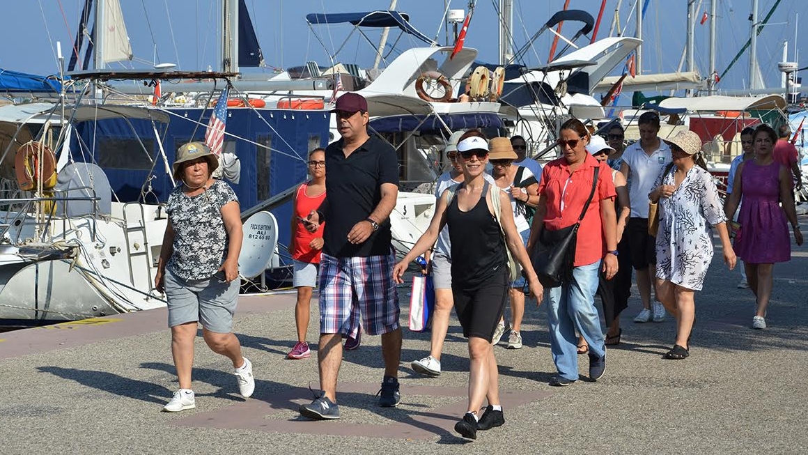 FOÇA'DA SABAH SPORLARI BAŞLADI