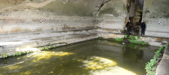 Bir eşi daha olmayan Roma Hamamı göz göre göre yok oluyor