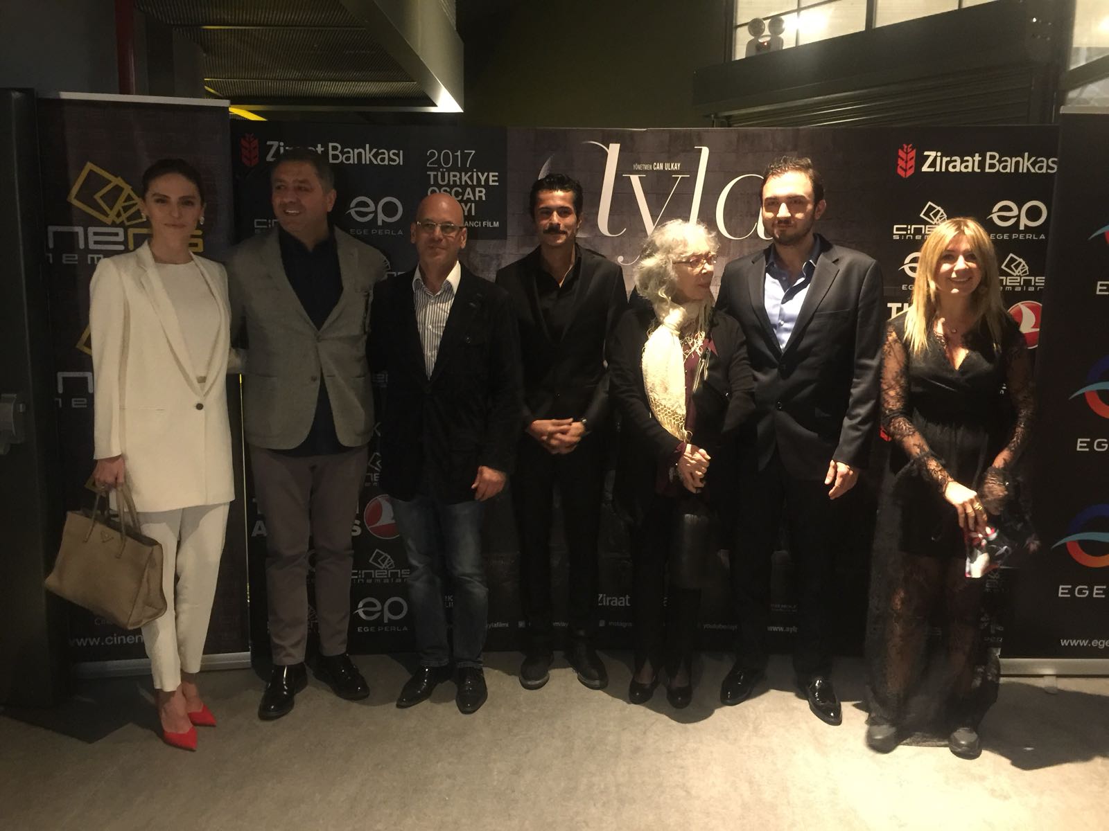 AYLA'NIN OYUNCULARI EGE PERLA CİNENS SİNEMASINA GELDİ