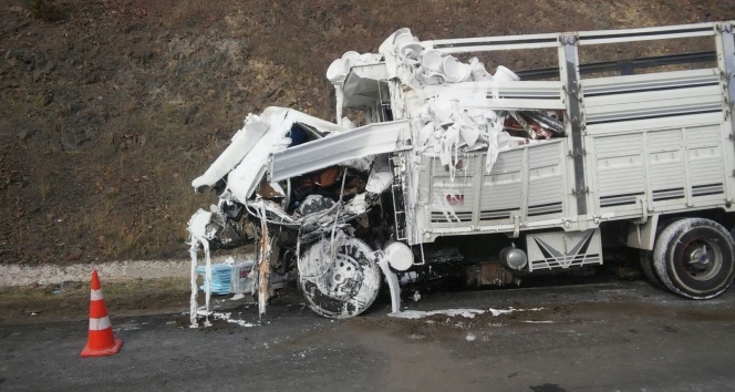 Otoban yolunda kaza: 4 ölü, 1 yaralı