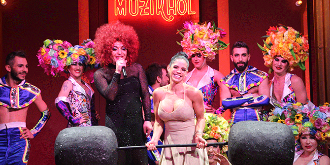 Cahide'de Tavi Castro & Michelle Lewin ile eğlenceli dakikalar