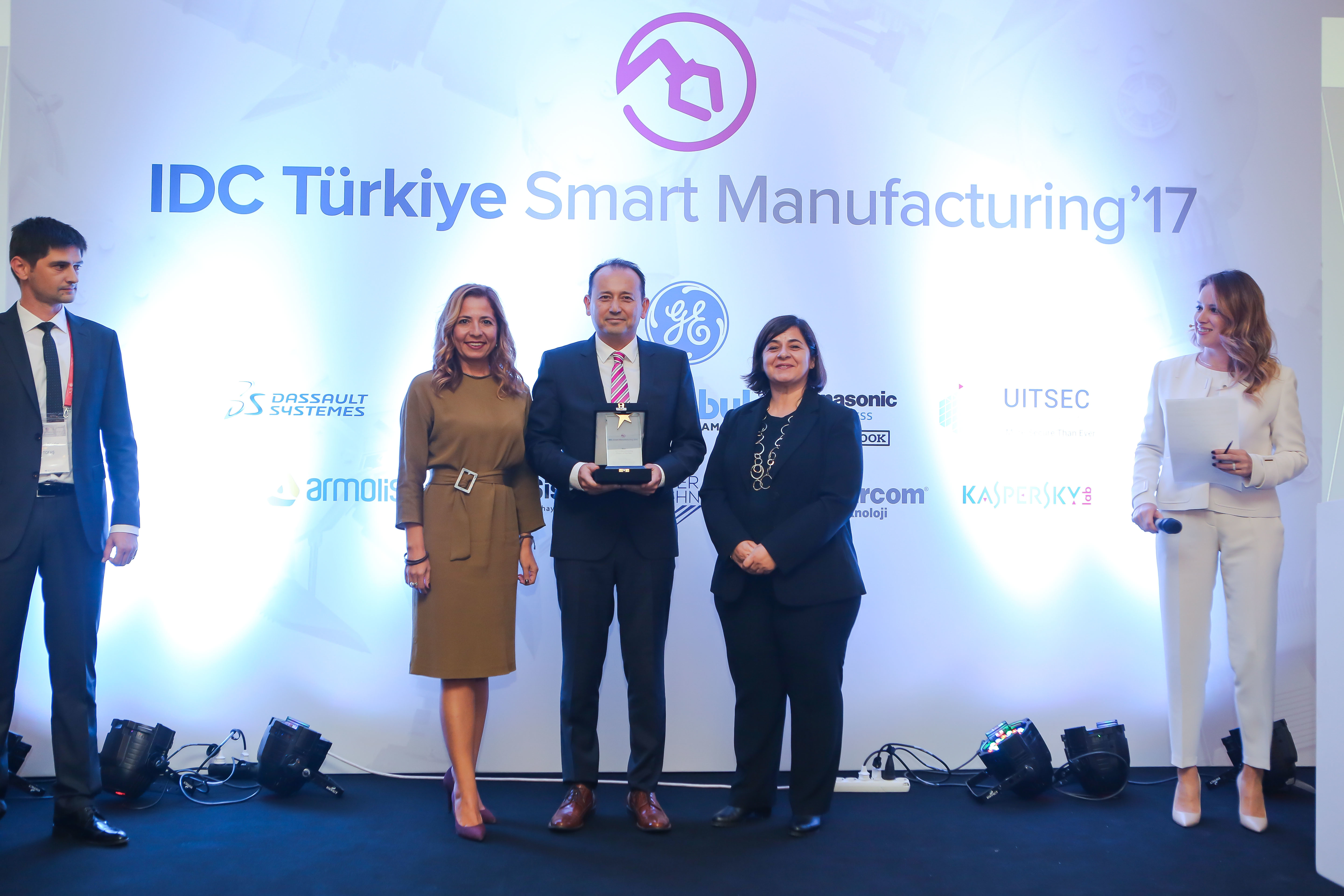 HUGO BOSS İzmir’e IDC’den İki Ödül Birden