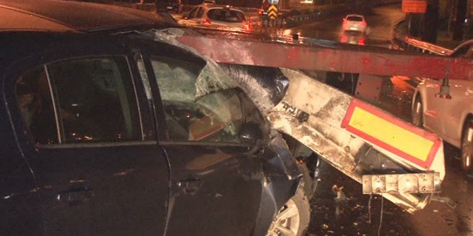 İzmir'de korkunç kaza... Tır dorsesine arkadan çarptı; altına girdi