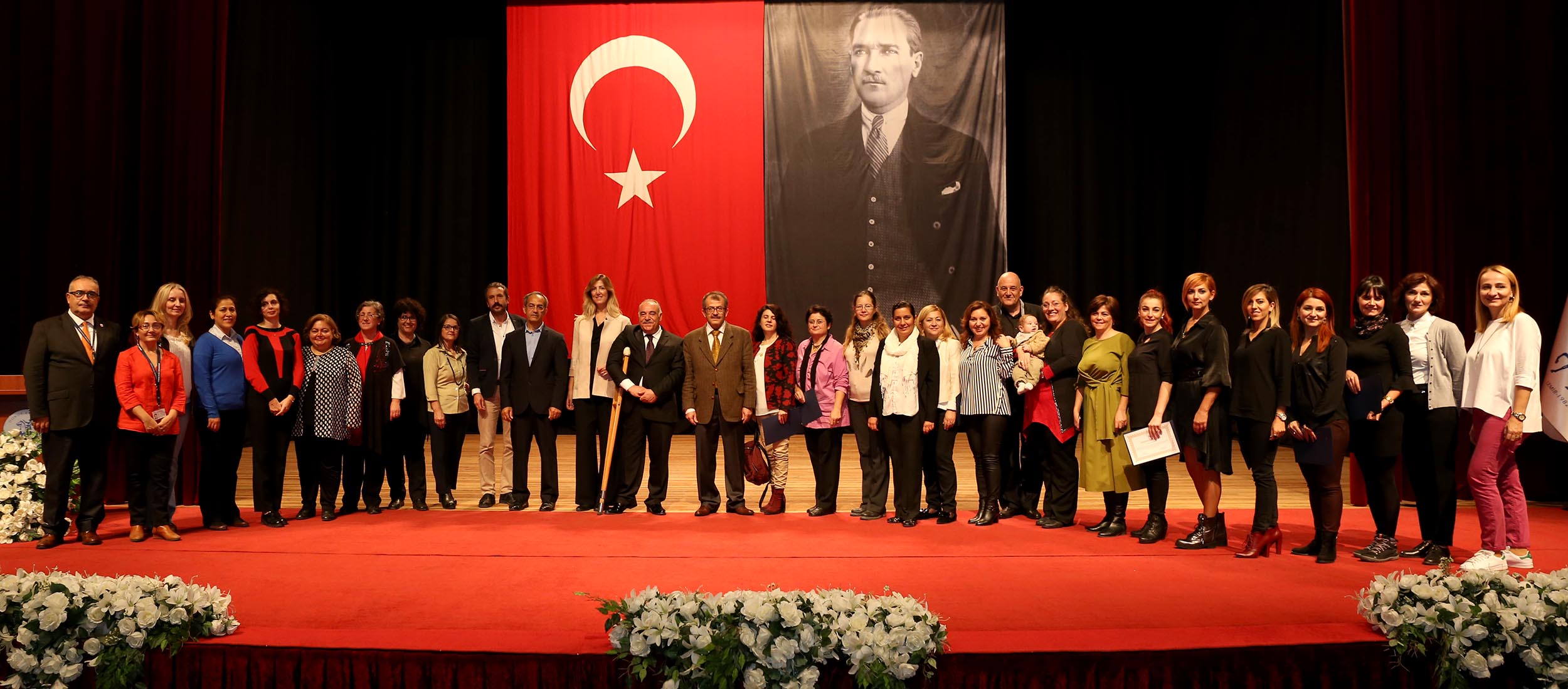 İZMİRLİ SANATÇILAR GELENEKSEL TÜRK SANATLARINI BAŞ TACI YAPTILAR