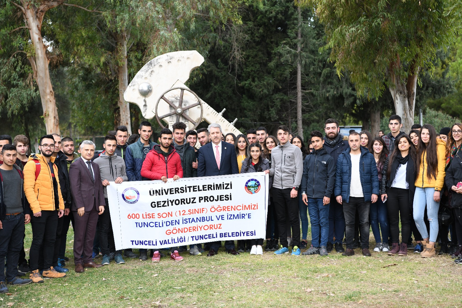 Lise öğrencilerini Ege'de Rektör Prof.Dr. Budak karşıladı