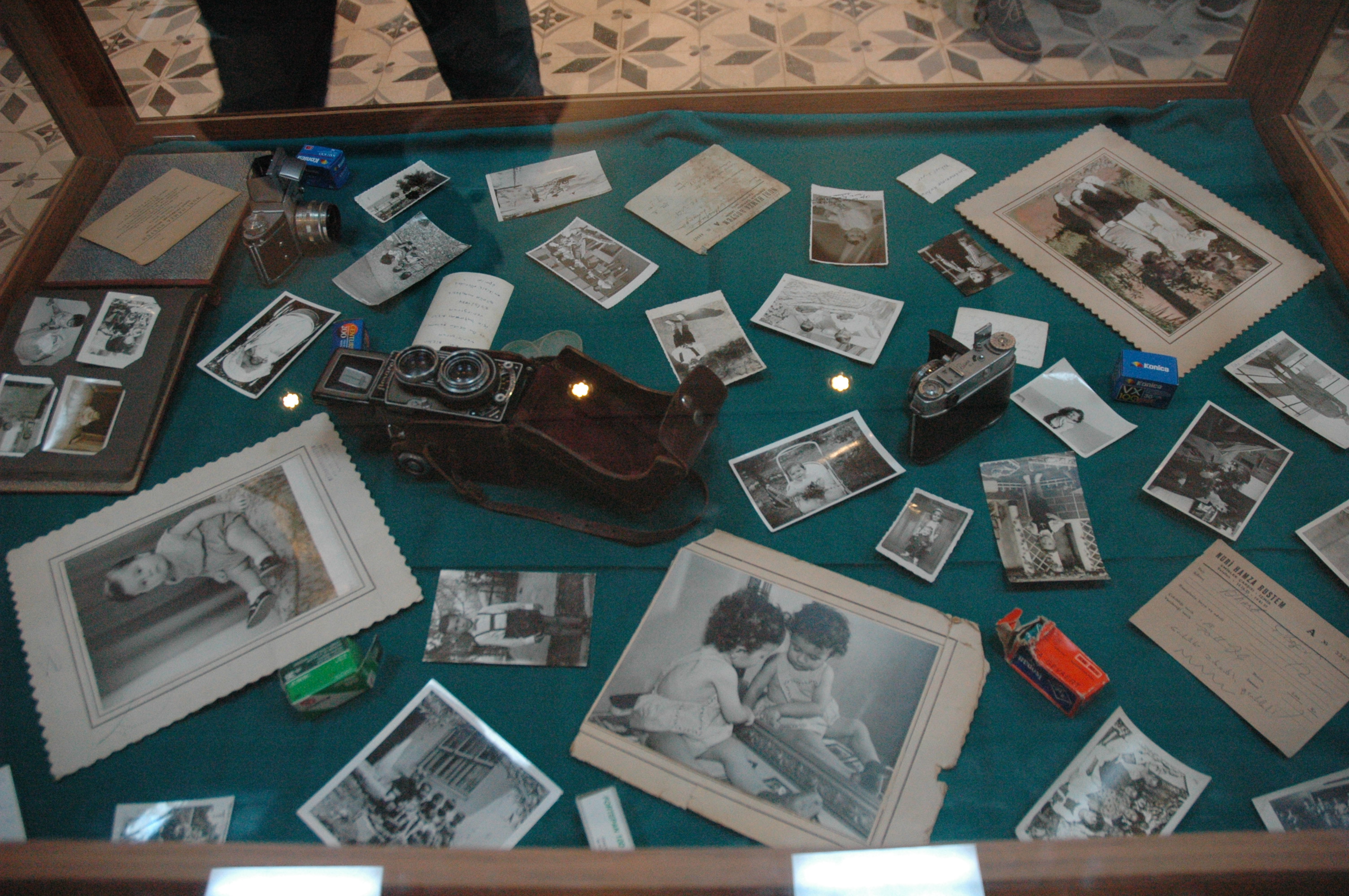 Hamza Rüstem Fotoğrafhanesi Objektifinden “İzmirli Çocuklar” sergisi