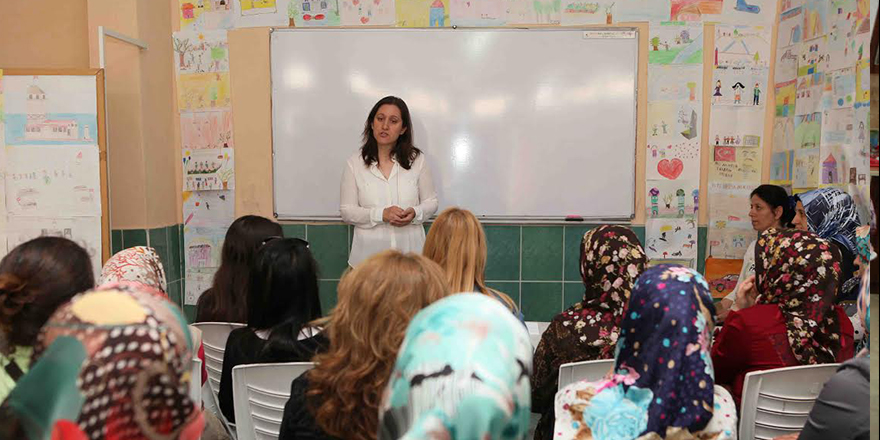 Bayraklı'da Ailelere Çocuk İstismarı Bilgilendirmesi