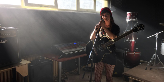 Tuğba Köse "Ürperdim"i kliplendirdi