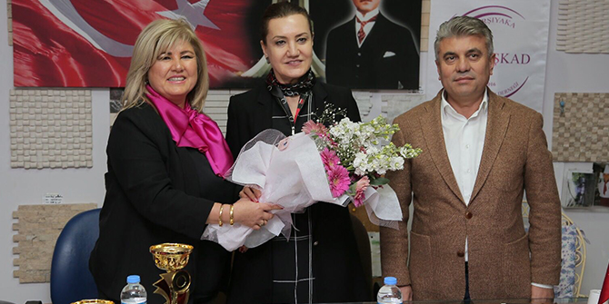 Hotar, "Karşıyaka Kadınlar Derneğini tebrik ediyorum"