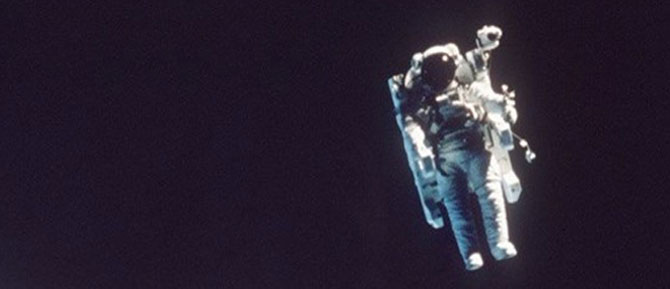 Uzayda serbestçe dolaşan ilk insan öldü