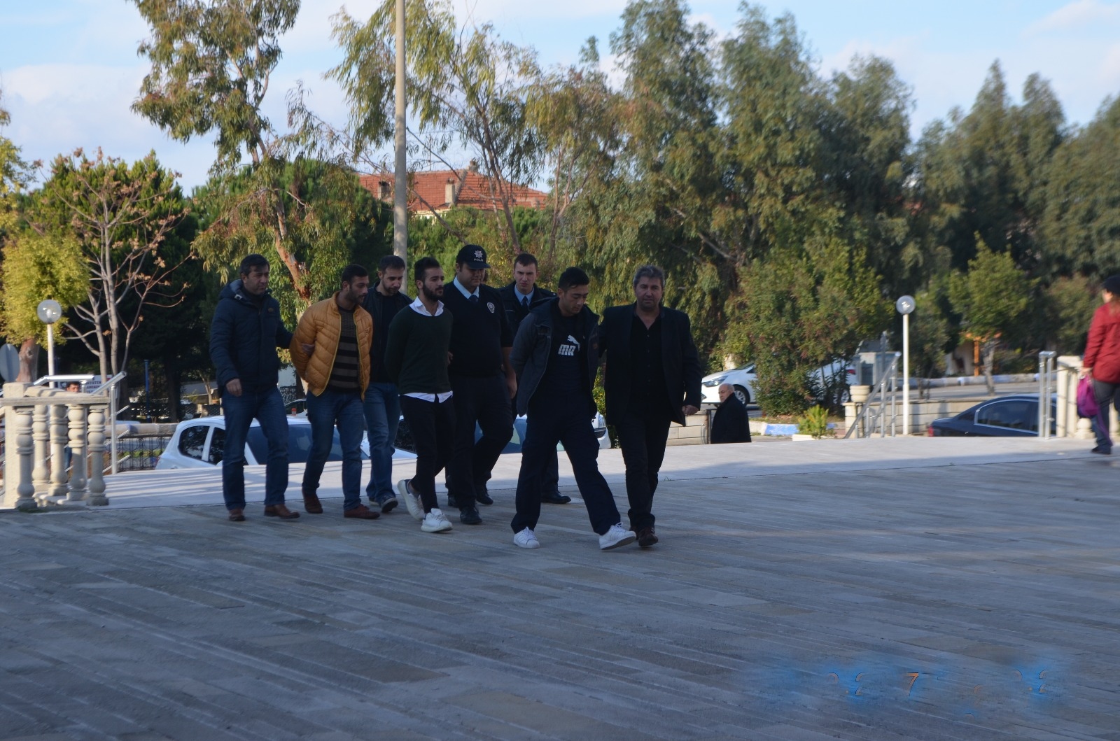 FOÇA POLİSİNDEN HIRSIZLIK ÇETELERİNE OPERASYON