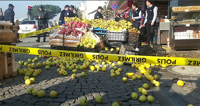 Seyyar satıcı, zabıtayı bıçakladı ve kaçtı