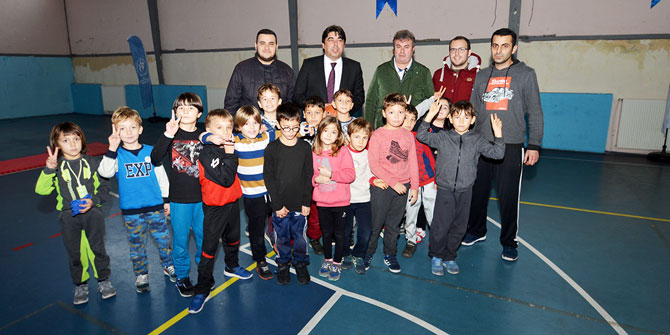 MİNİK ÖĞRENCİLERE MADALYA