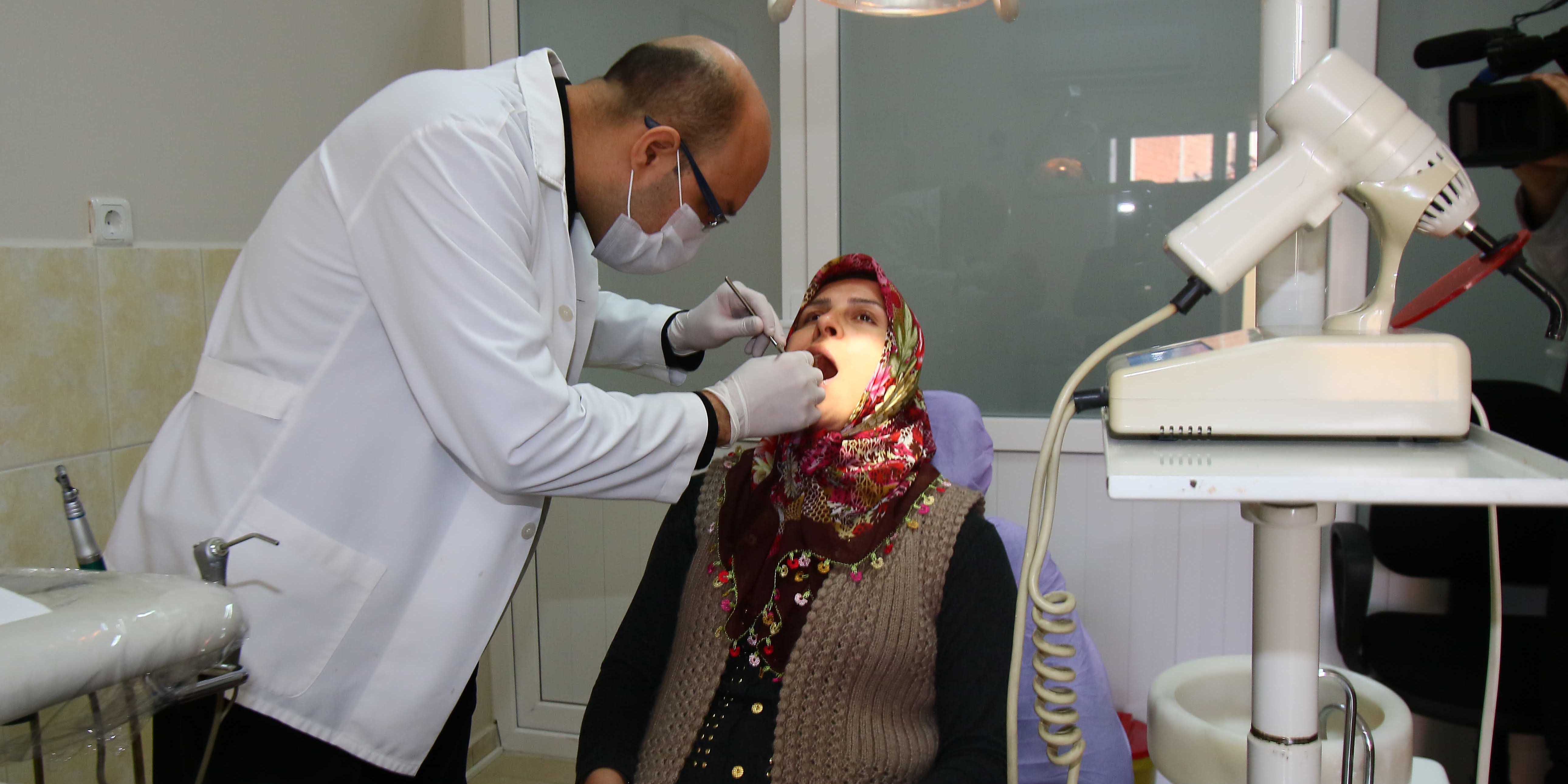 Bayraklı'da rekor diş tedavisi