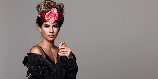 RAFET EL ROMAN’IN VOKALİSTİ ÖZGE BİROĞLU ‘KÜF’ İLE GELİYOR