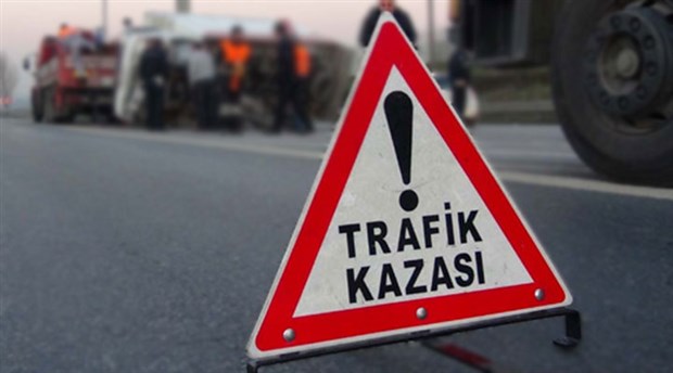 Yeniasır ekibi kaza geçirdi
