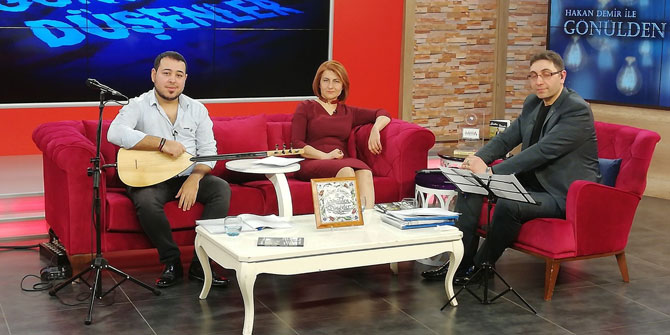 Canlı yayında "Bal" tadında türküler söyledi