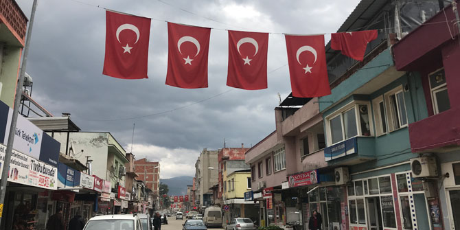 Kiraz’da Mehmetçiklere Bayraklı Destek