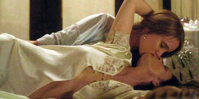 Ünlü yıldızın kadınla öpüştüğü sahneler internete düştü!