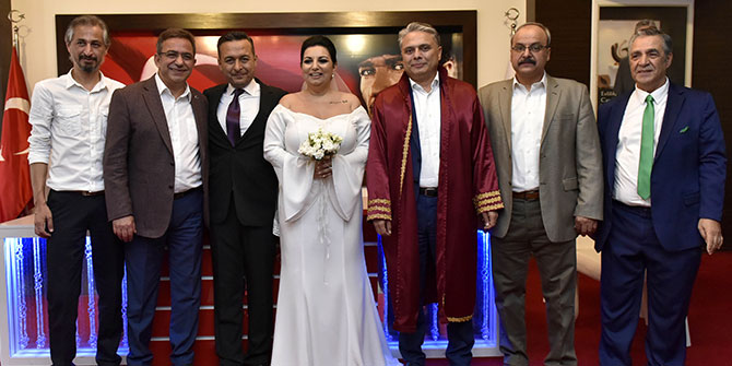 Muratpaşa'da Başkan Uysal, personelinin nikahını kıydı