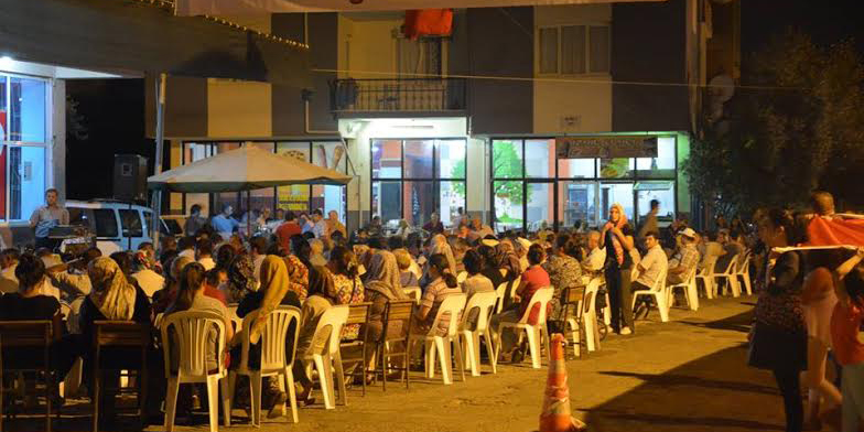 KİRAZ'DA DEMOKRASİ ŞEHİTLERİ İÇİN MEVLİT PROGRAMI