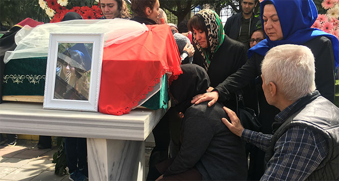 Tabutuna konulan duvak ile son yolcuğuna uğurlandı