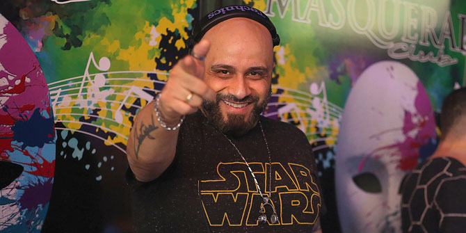 Masquerade Club Yaptığı albüm ile satış listelerinde 3 numara