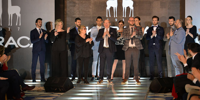 Zirvede Karaca defilesi