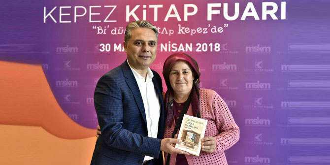 Başkan Uysal, Kepez Kitap Fuarı’nda okurlarıyla buluştu