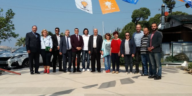 AK Parti Foça İlçe Teşkilatı mazbatasını aldı