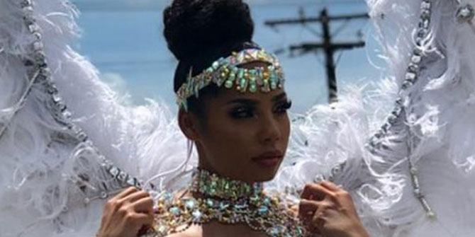 Karnavalda giydiği kıyafet olay oldu! Yarı çıplak...