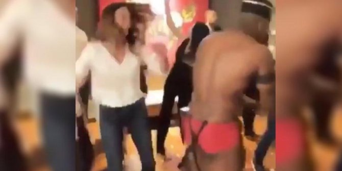 Ünlü oyuncu, yarı çıplak siyahi erkekle 'Erik Dalı' oynadı