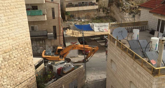 İsrail, Filistinli bir ailenin evini yıktı