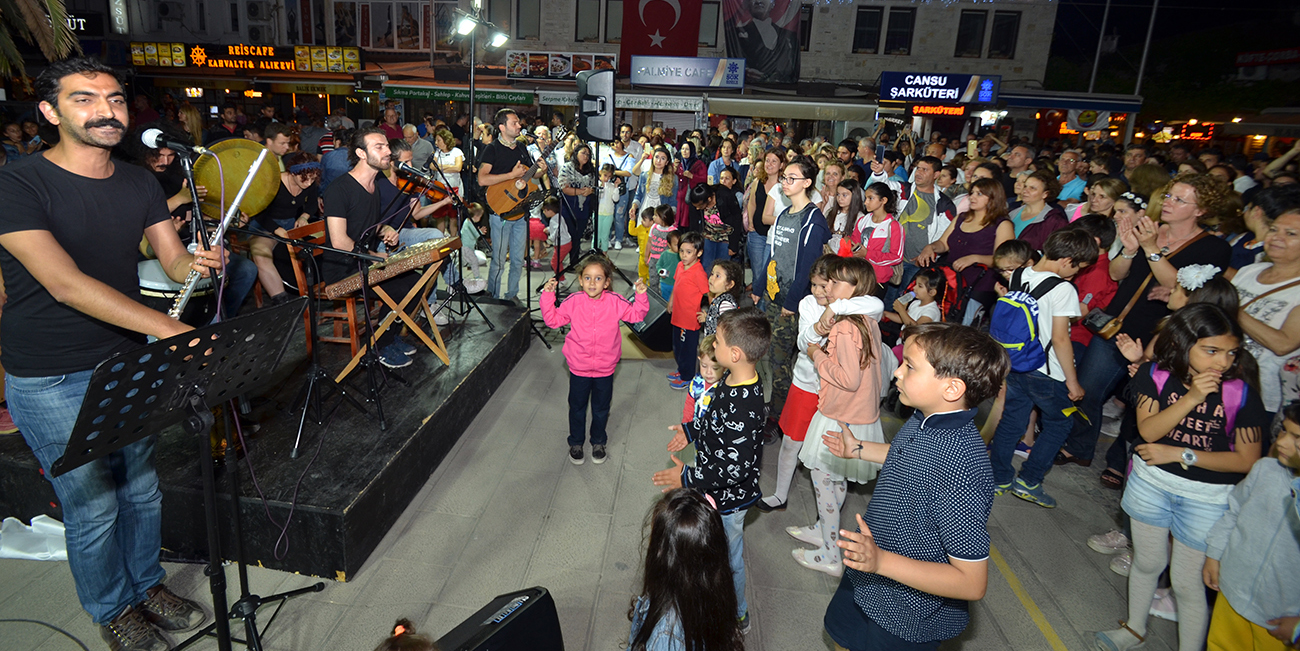 FOÇA’DA ‘HIDIRELLEZ’ BÜYÜK COŞKUYLA KUTLANDI