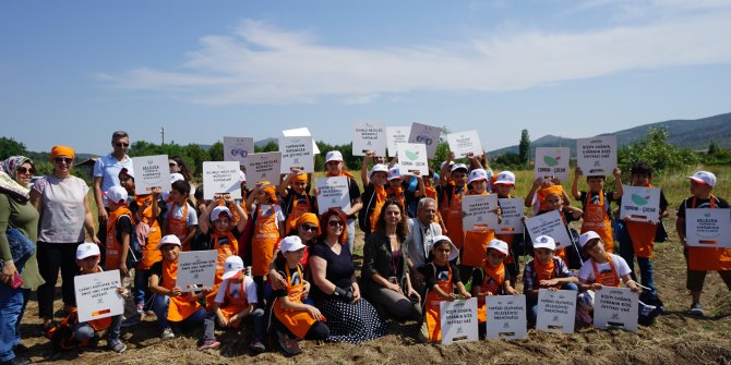 ‘TOPRAK VE ÇOCUK’TAN KORUNCUKKÖY’E SEVGİ FİDANLARI