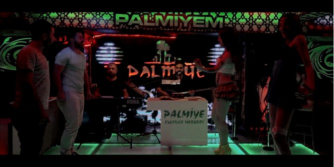 Pavyon belgeselinin galası pavyonda