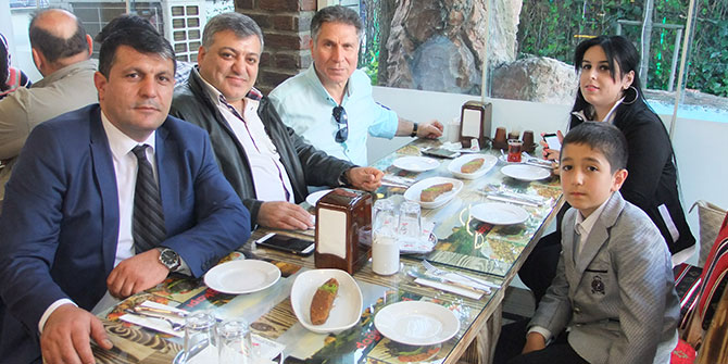 HAYTA İSMAİL KEBAP AÇILIŞINDA KEBAP PİŞİRDİ