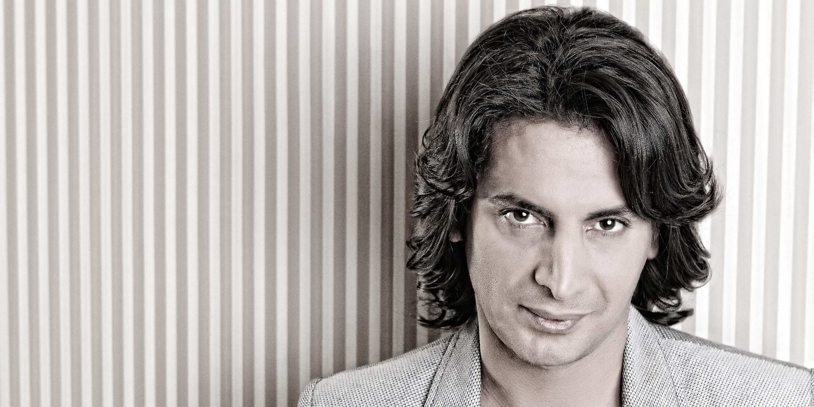 Murat Başaran'dan darbecilere tokat gibi şarkı