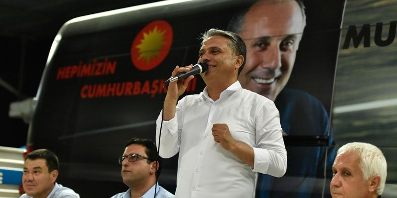 Başkan Uysal gece mesaisinde