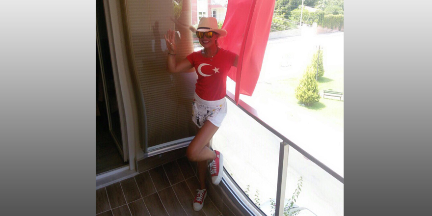 Şeküre Boz Londra'dan darbeyi kınadı