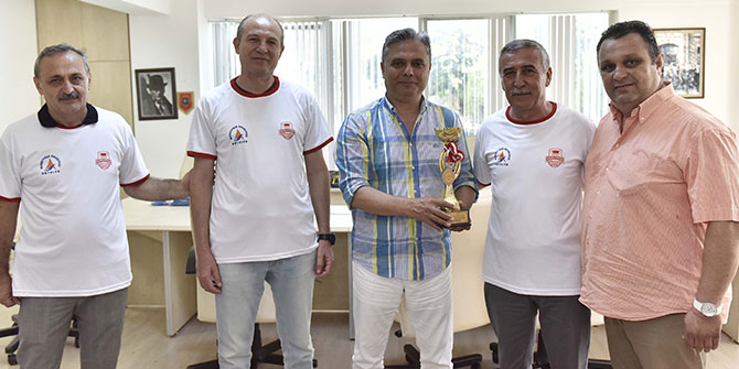 Briç ustaları Muratpaşa’da Başkan Uysal'ı ziyaret etti