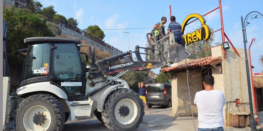 Kuşadası'nın ünlü mekanına yıkım!