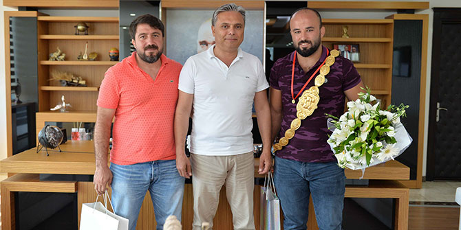 Başpehlivan Orhan Okulu, Başkan Uysal’ı ziyaret etti