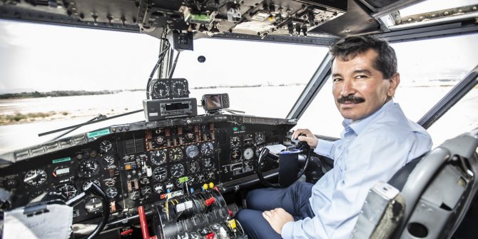 İzmir Orman Bölge Müdürü Aybal'dan anfibik yangın uçağı ekibine ziyaret