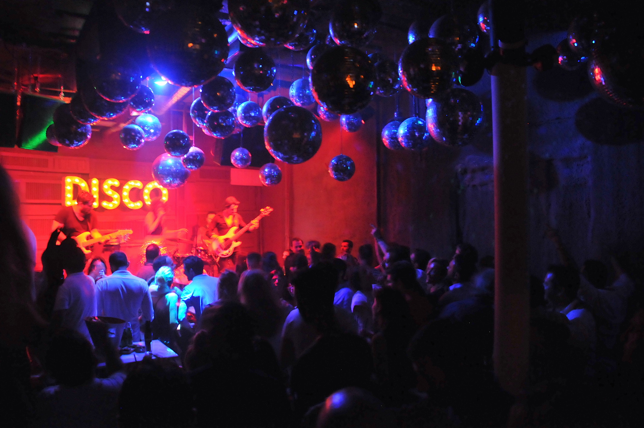 Alaçatı Disco’da dolu dizgin eğlence