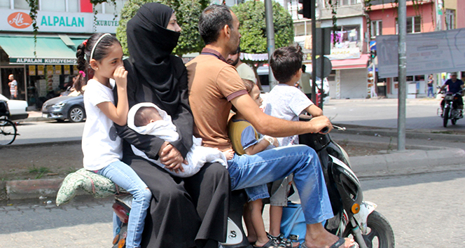 2 kişilik elektrikli bisiklette 6 kişi