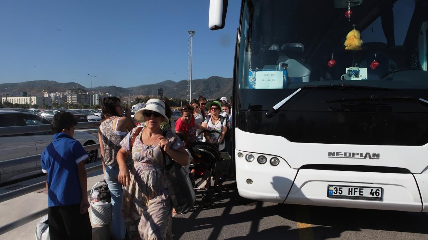 Bornovalı Kadınların ve Çocukların Deniz Keyfi