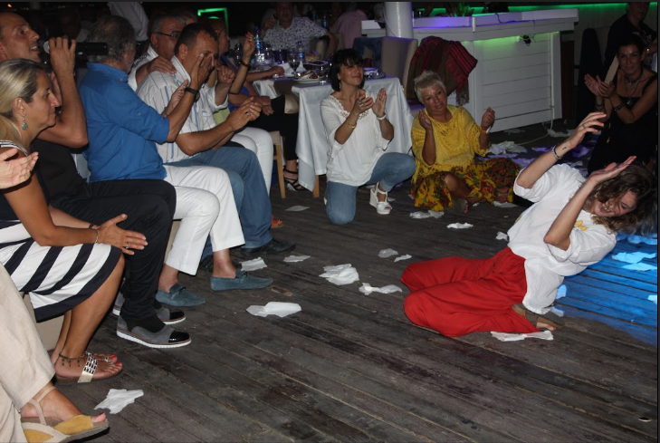 YUNANLI ŞARKICI NOURO XANTHİOTİS COŞTURDU